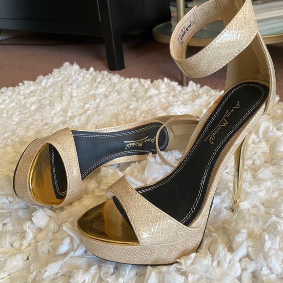 Beige and gold heels - Picture 8 of 9